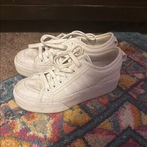 Adidas White Classic Sneakers Low-Top Design